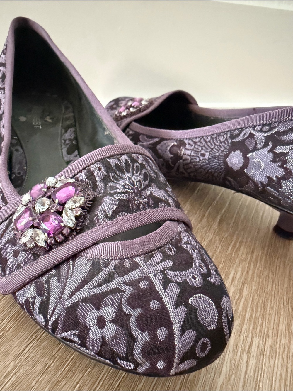 Vintage Nine West Purple Brocade Jeweled Kitten Heels Y2K Grandma Core Sz 8.5M - Picture 7 of 8